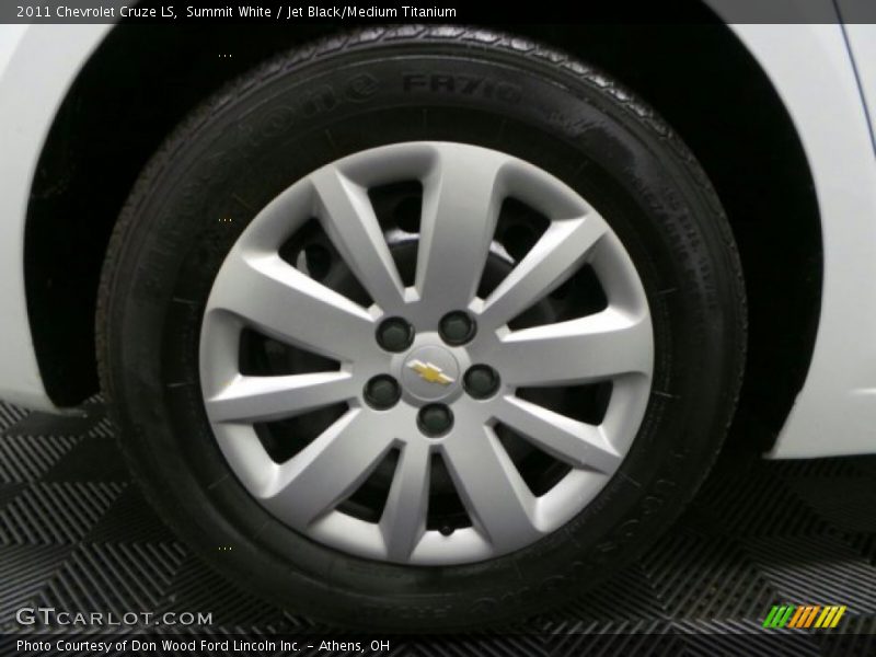 Summit White / Jet Black/Medium Titanium 2011 Chevrolet Cruze LS