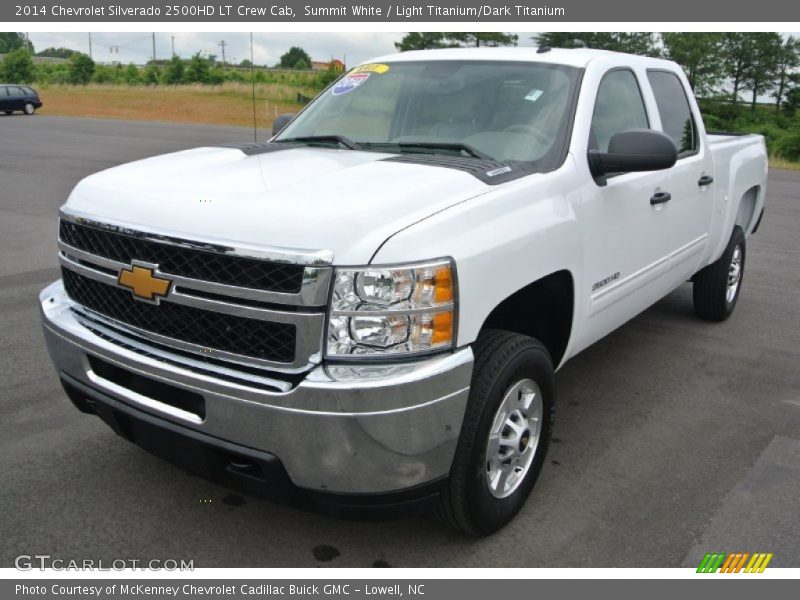 Front 3/4 View of 2014 Silverado 2500HD LT Crew Cab