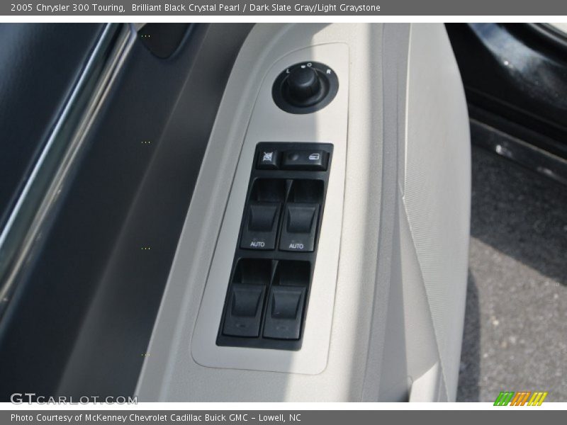 Brilliant Black Crystal Pearl / Dark Slate Gray/Light Graystone 2005 Chrysler 300 Touring