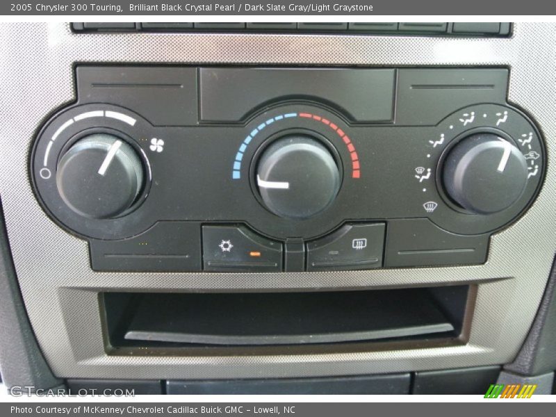 Brilliant Black Crystal Pearl / Dark Slate Gray/Light Graystone 2005 Chrysler 300 Touring