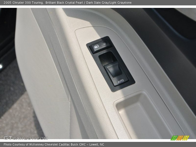 Brilliant Black Crystal Pearl / Dark Slate Gray/Light Graystone 2005 Chrysler 300 Touring