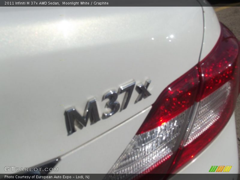 Moonlight White / Graphite 2011 Infiniti M 37x AWD Sedan