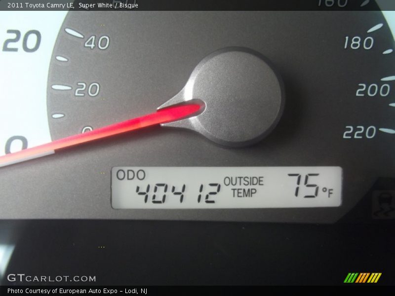 Super White / Bisque 2011 Toyota Camry LE