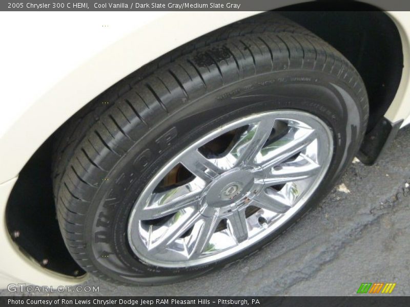 Cool Vanilla / Dark Slate Gray/Medium Slate Gray 2005 Chrysler 300 C HEMI