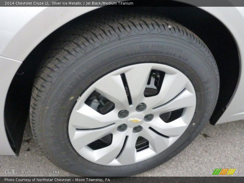 Silver Ice Metallic / Jet Black/Medium Titanium 2014 Chevrolet Cruze LS
