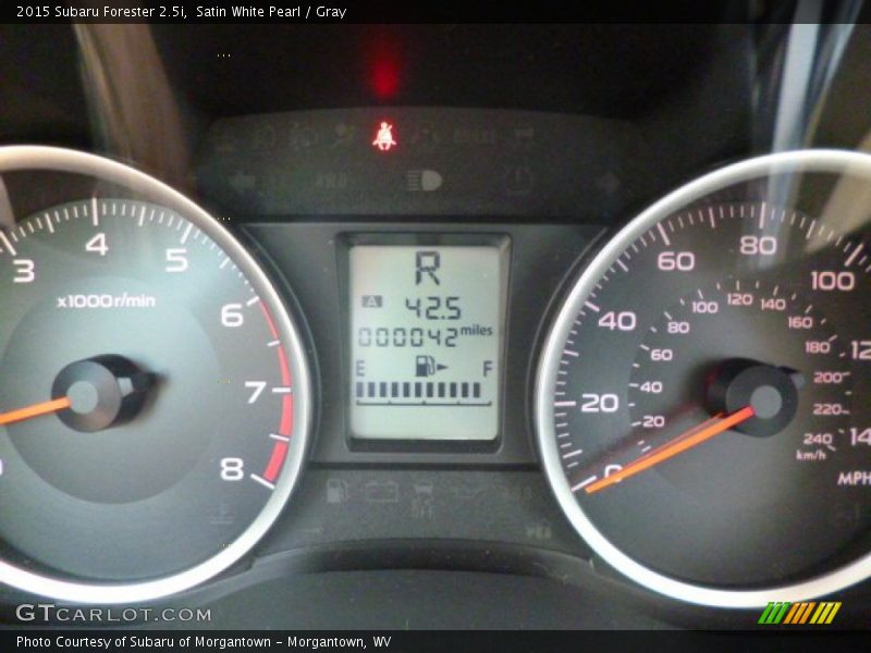 Satin White Pearl / Gray 2015 Subaru Forester 2.5i