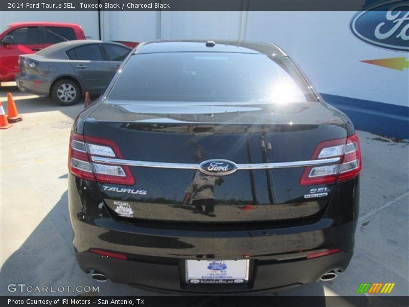 Tuxedo Black / Charcoal Black 2014 Ford Taurus SEL