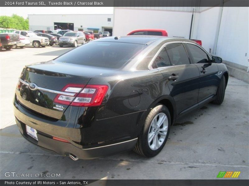 Tuxedo Black / Charcoal Black 2014 Ford Taurus SEL
