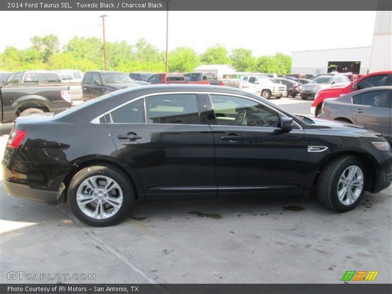 Tuxedo Black / Charcoal Black 2014 Ford Taurus SEL