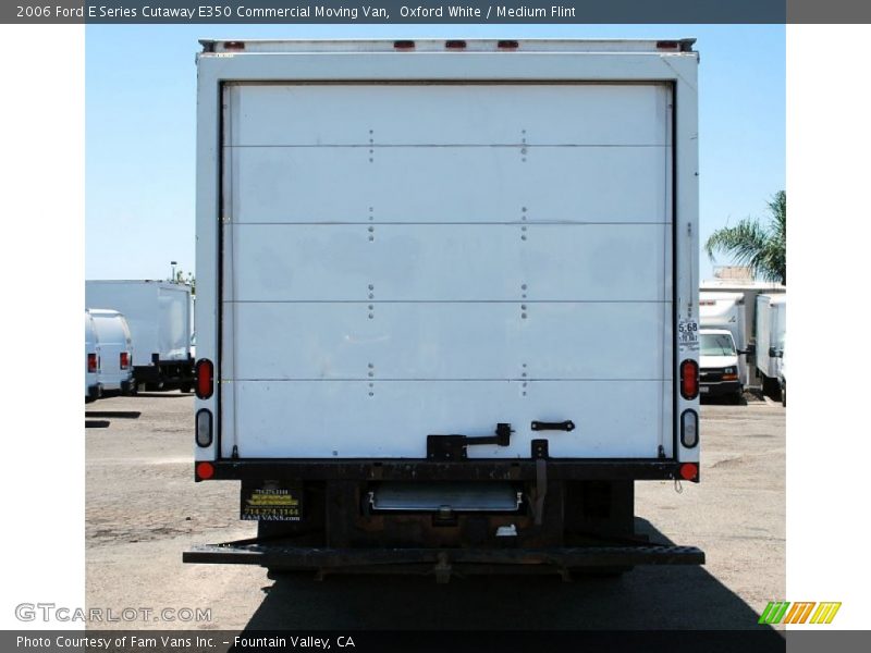 Oxford White / Medium Flint 2006 Ford E Series Cutaway E350 Commercial Moving Van