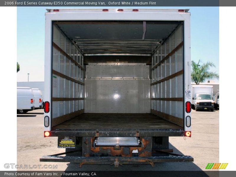 Oxford White / Medium Flint 2006 Ford E Series Cutaway E350 Commercial Moving Van