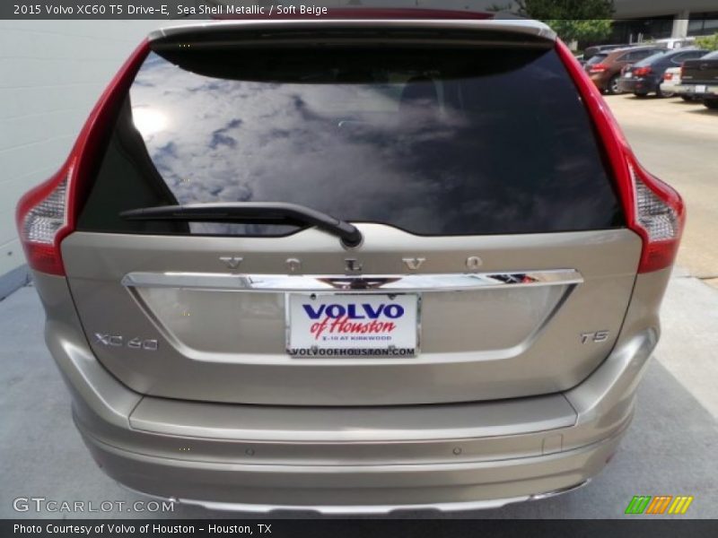 Sea Shell Metallic / Soft Beige 2015 Volvo XC60 T5 Drive-E