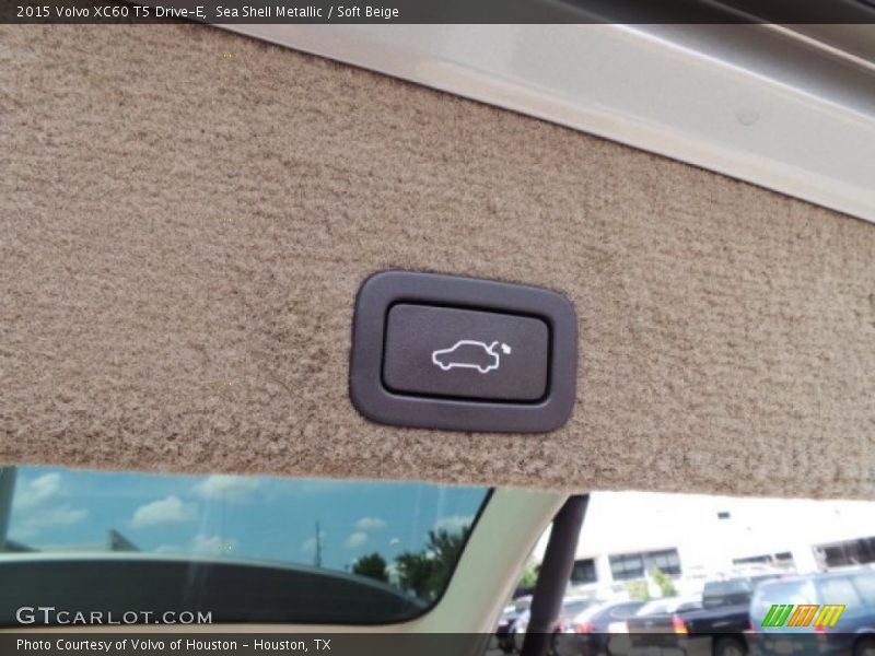 Sea Shell Metallic / Soft Beige 2015 Volvo XC60 T5 Drive-E