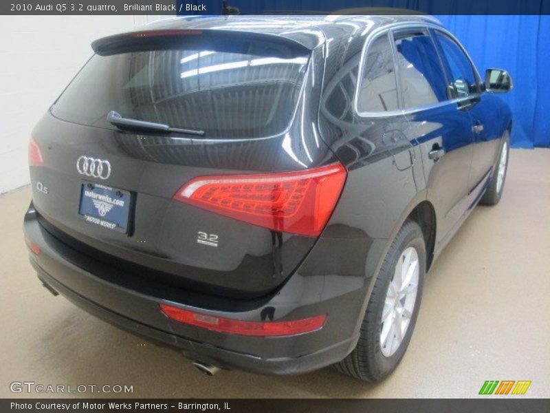 Brilliant Black / Black 2010 Audi Q5 3.2 quattro