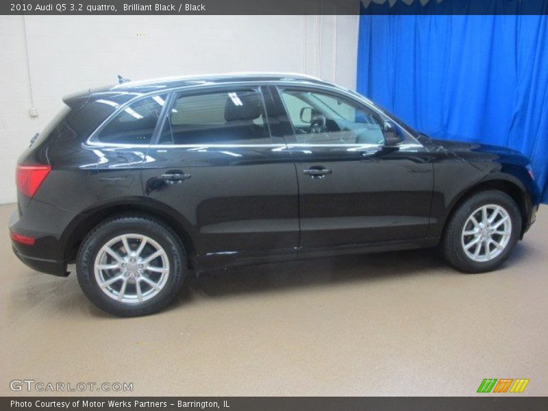 Brilliant Black / Black 2010 Audi Q5 3.2 quattro