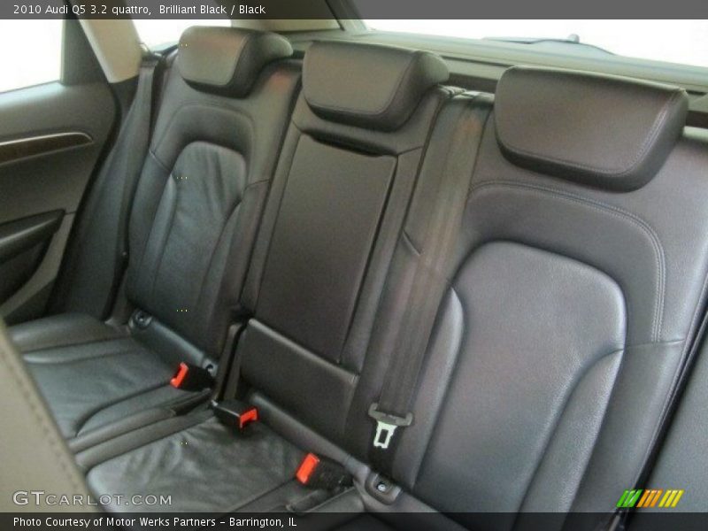 Brilliant Black / Black 2010 Audi Q5 3.2 quattro