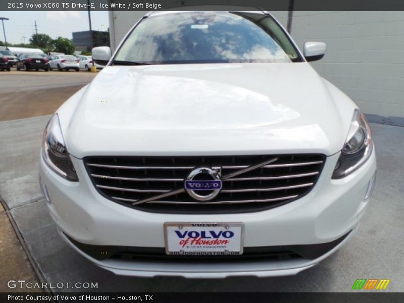 Ice White / Soft Beige 2015 Volvo XC60 T5 Drive-E