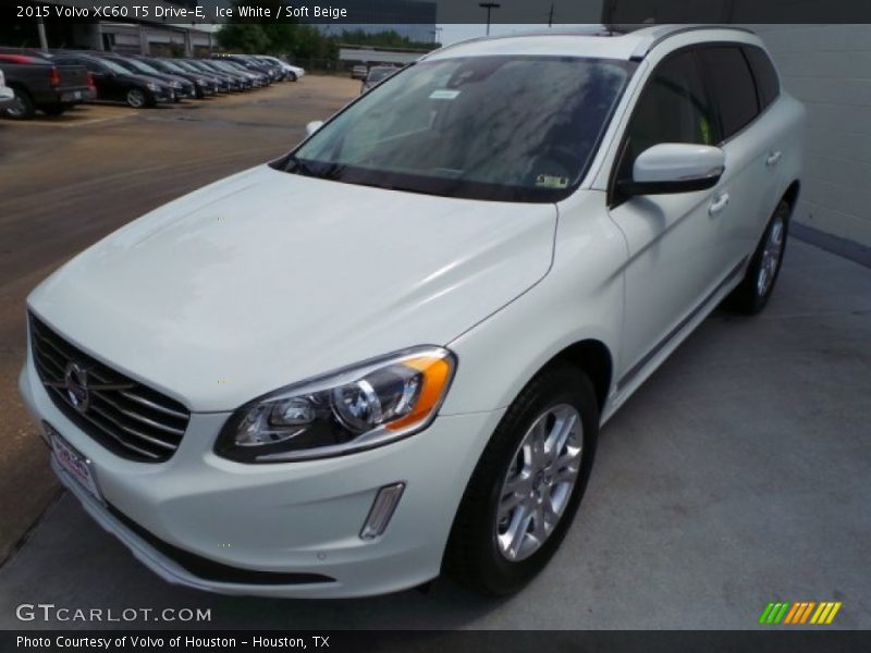 Ice White / Soft Beige 2015 Volvo XC60 T5 Drive-E