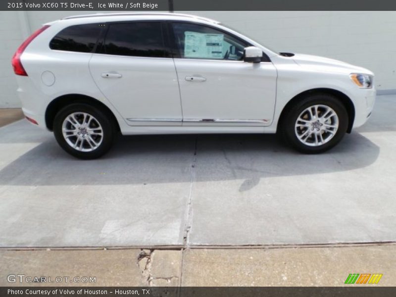 Ice White / Soft Beige 2015 Volvo XC60 T5 Drive-E