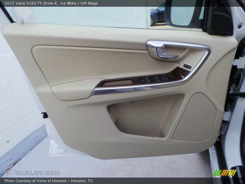 Ice White / Soft Beige 2015 Volvo XC60 T5 Drive-E