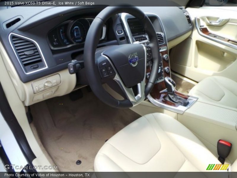 Ice White / Soft Beige 2015 Volvo XC60 T5 Drive-E