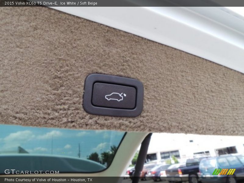 Ice White / Soft Beige 2015 Volvo XC60 T5 Drive-E