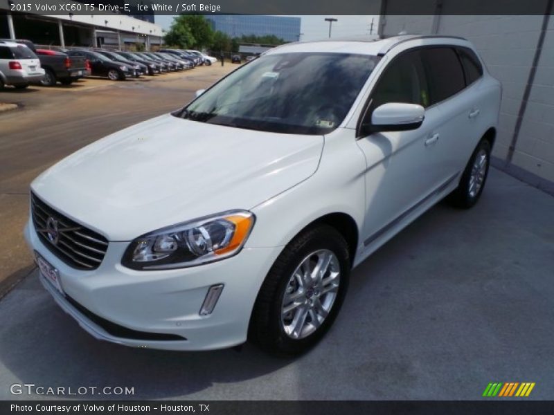 Ice White / Soft Beige 2015 Volvo XC60 T5 Drive-E