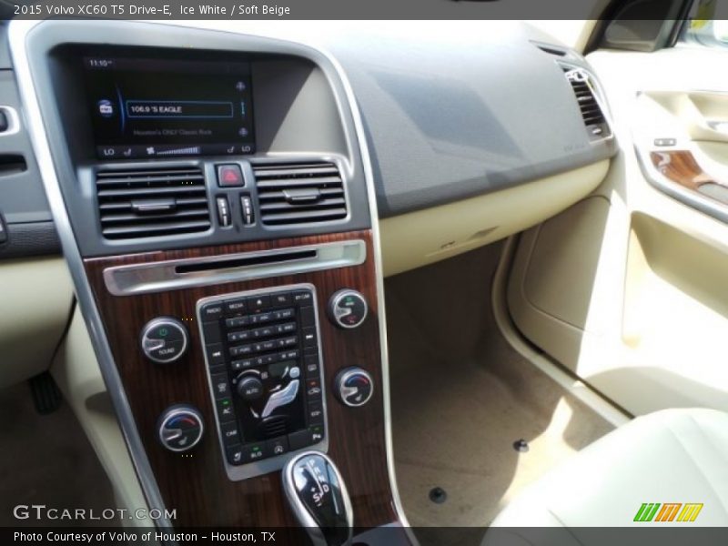 Ice White / Soft Beige 2015 Volvo XC60 T5 Drive-E