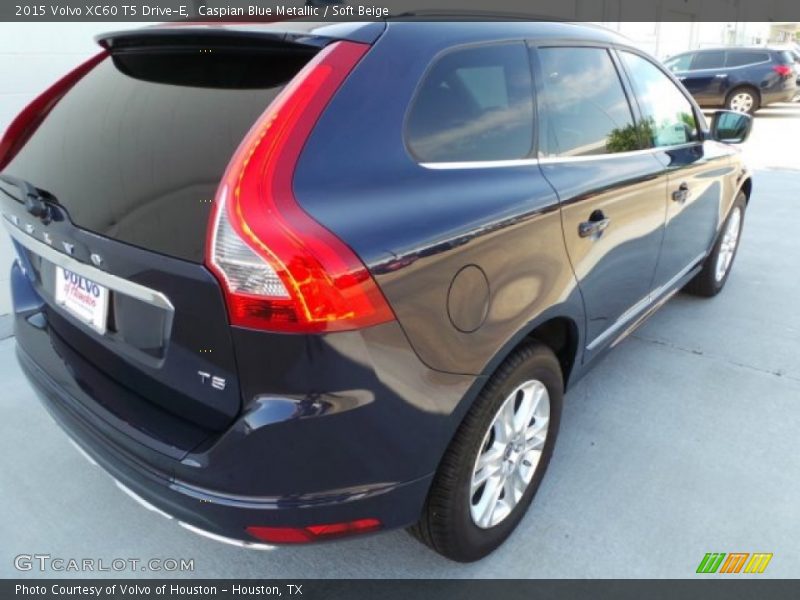 Caspian Blue Metallic / Soft Beige 2015 Volvo XC60 T5 Drive-E