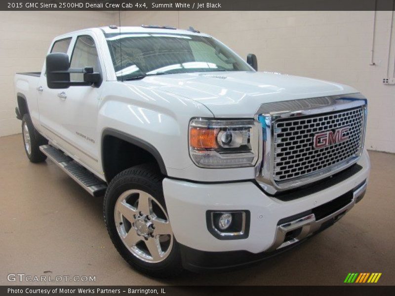 Front 3/4 View of 2015 Sierra 2500HD Denali Crew Cab 4x4