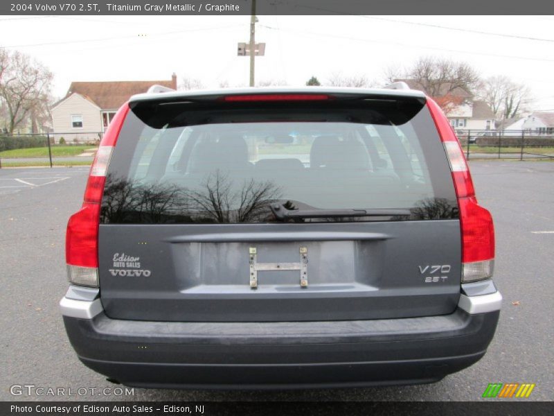 Titanium Gray Metallic / Graphite 2004 Volvo V70 2.5T