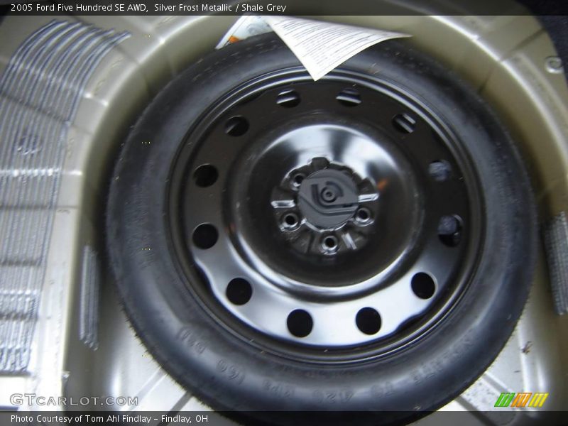 Silver Frost Metallic / Shale Grey 2005 Ford Five Hundred SE AWD