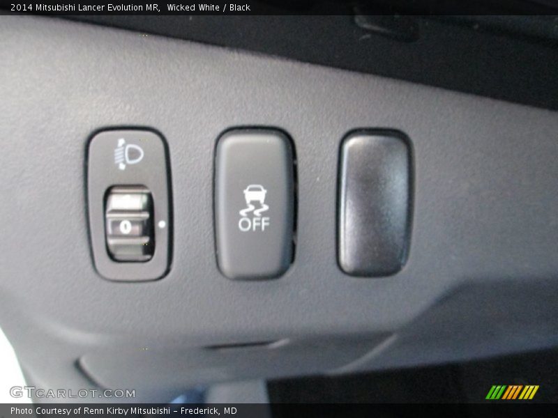 Wicked White / Black 2014 Mitsubishi Lancer Evolution MR