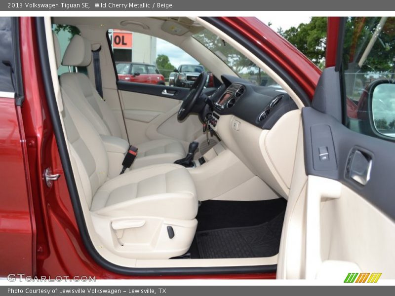 Wild Cherry Metallic / Beige 2013 Volkswagen Tiguan SE