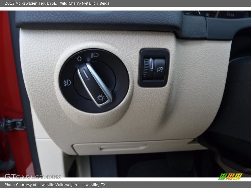 Wild Cherry Metallic / Beige 2013 Volkswagen Tiguan SE