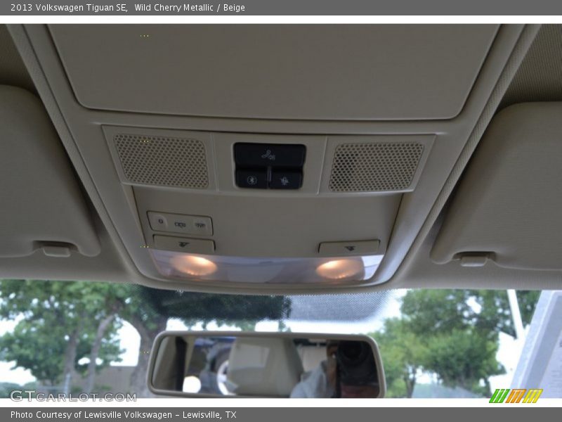 Wild Cherry Metallic / Beige 2013 Volkswagen Tiguan SE