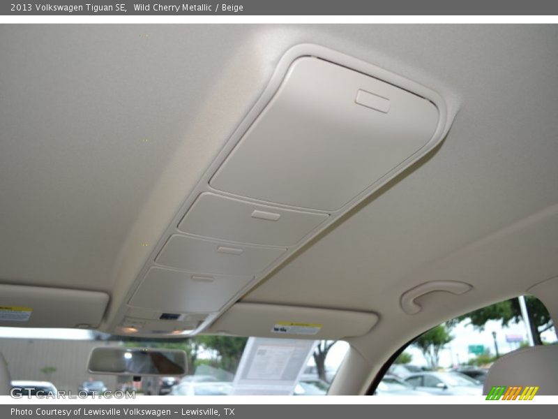 Wild Cherry Metallic / Beige 2013 Volkswagen Tiguan SE