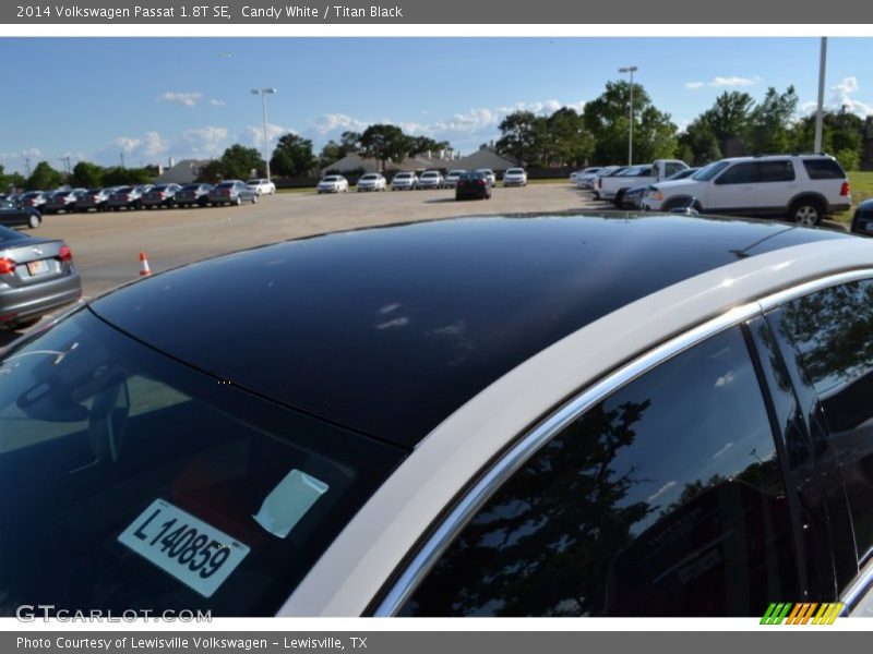 Candy White / Titan Black 2014 Volkswagen Passat 1.8T SE
