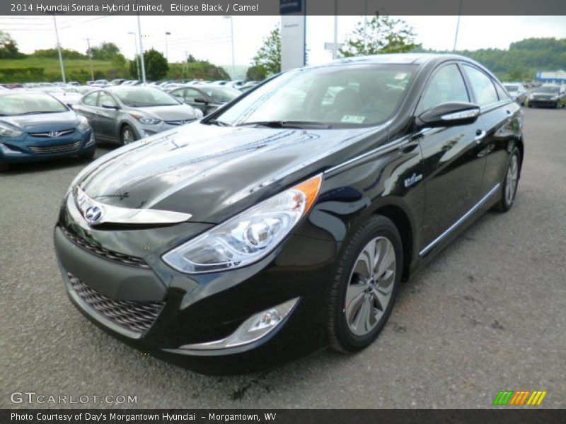 Front 3/4 View of 2014 Sonata Hybrid Limited