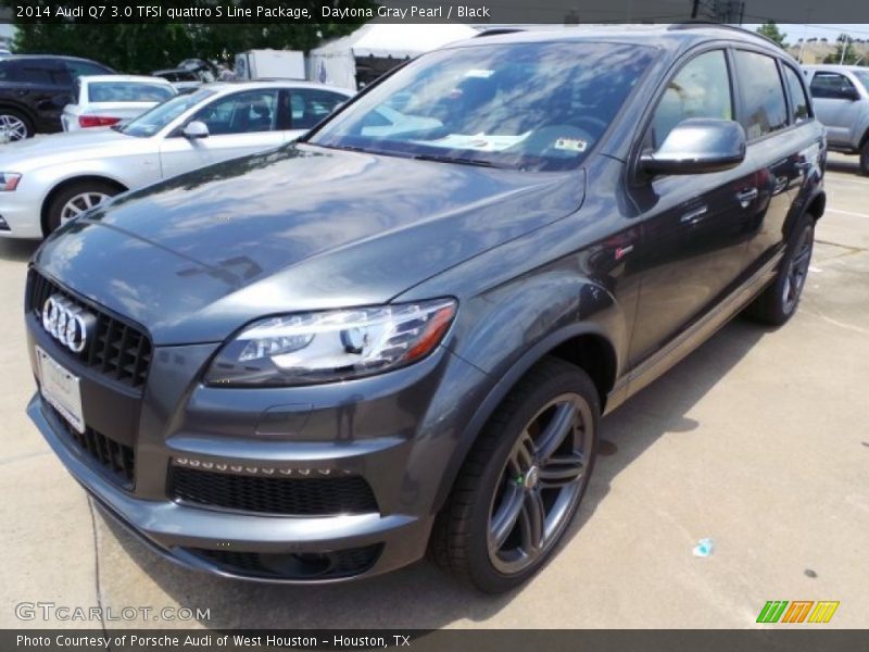 Front 3/4 View of 2014 Q7 3.0 TFSI quattro S Line Package