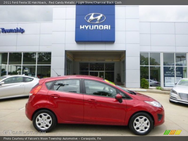 Red Candy Metallic / Light Stone/Charcoal Black Cloth 2011 Ford Fiesta SE Hatchback