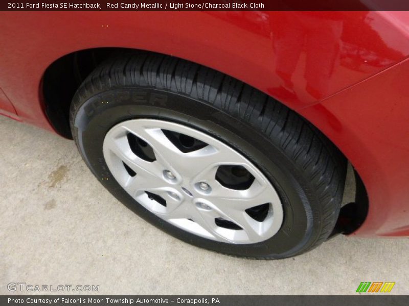 Red Candy Metallic / Light Stone/Charcoal Black Cloth 2011 Ford Fiesta SE Hatchback