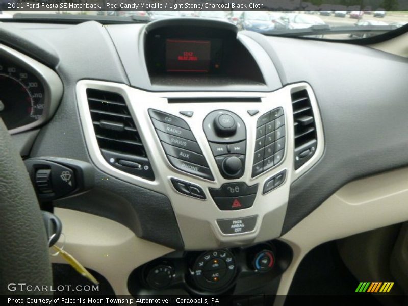 Red Candy Metallic / Light Stone/Charcoal Black Cloth 2011 Ford Fiesta SE Hatchback