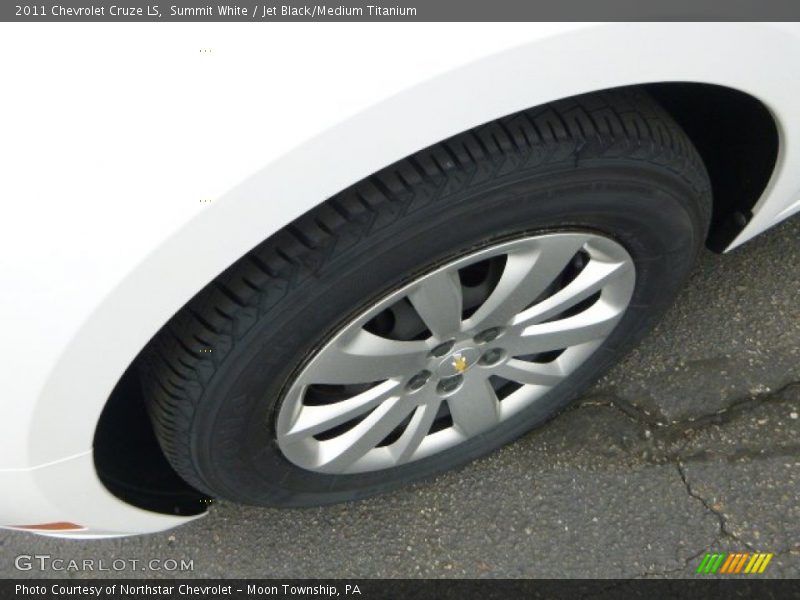 Summit White / Jet Black/Medium Titanium 2011 Chevrolet Cruze LS