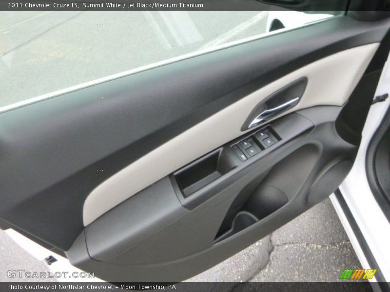 Summit White / Jet Black/Medium Titanium 2011 Chevrolet Cruze LS