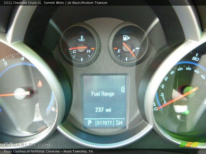 Summit White / Jet Black/Medium Titanium 2011 Chevrolet Cruze LS