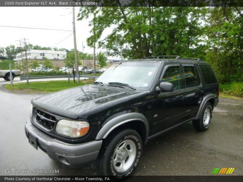 Front 3/4 View of 2000 Explorer XLT 4x4
