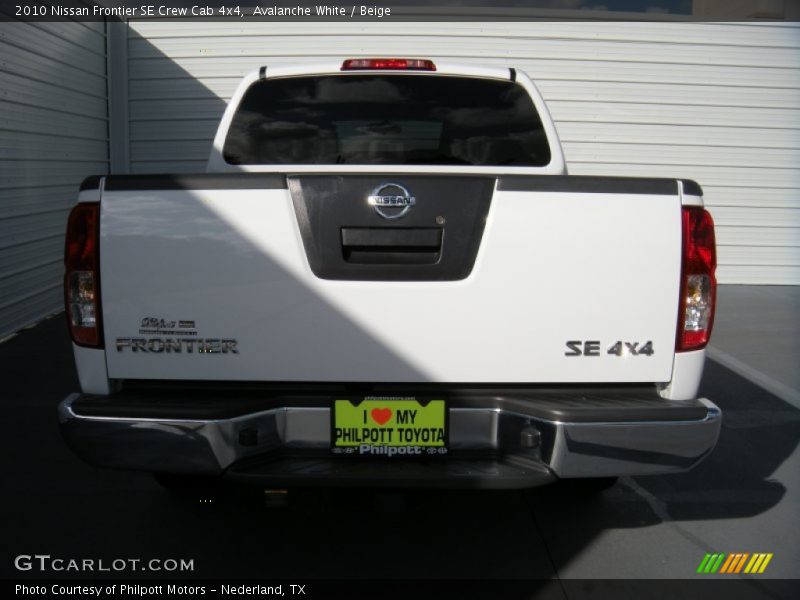 Avalanche White / Beige 2010 Nissan Frontier SE Crew Cab 4x4