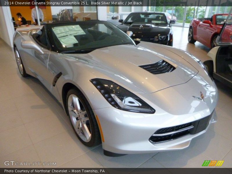 Front 3/4 View of 2014 Corvette Stingray Convertible Z51