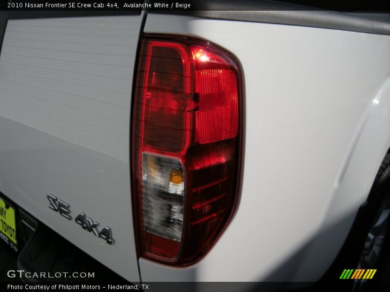Avalanche White / Beige 2010 Nissan Frontier SE Crew Cab 4x4